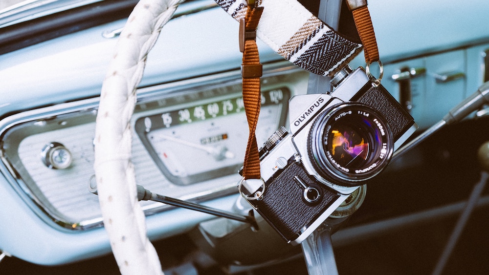 小さいのに高性能】旅にオススメのカメラとレンズを紹介！【Olympus OMD EM10 MarkII】 - ShozzaTrip